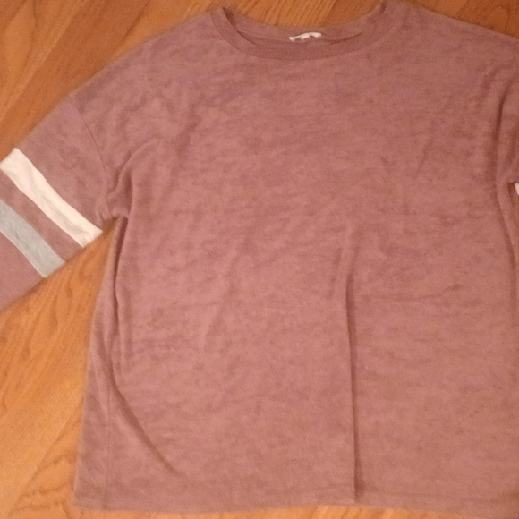 Large easel brand name sweatshirt n great condition worn Abt 4 times. Maroon clr - Picture 3 of 4